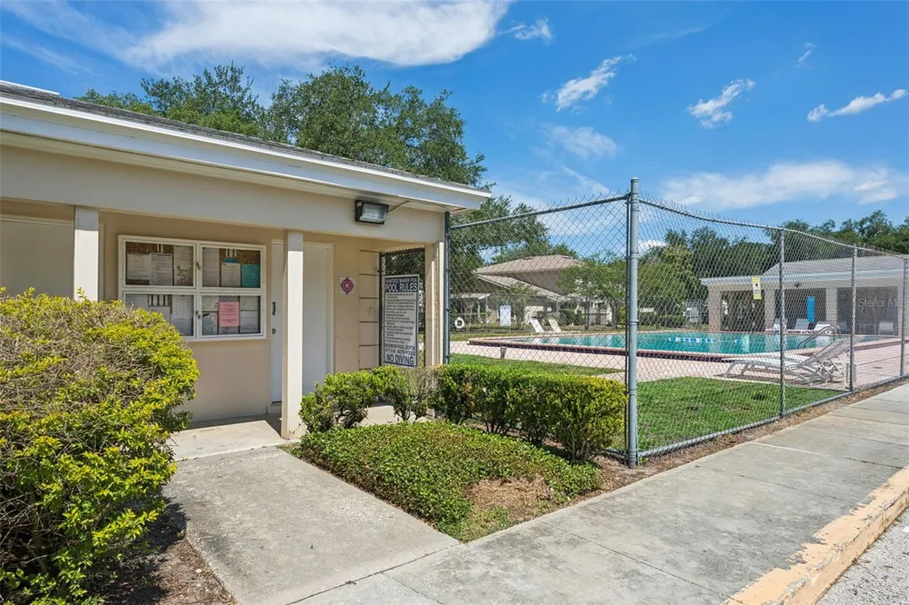 6341 TREETOP CIRCLE #6341 Temple Terrace, FL 33617