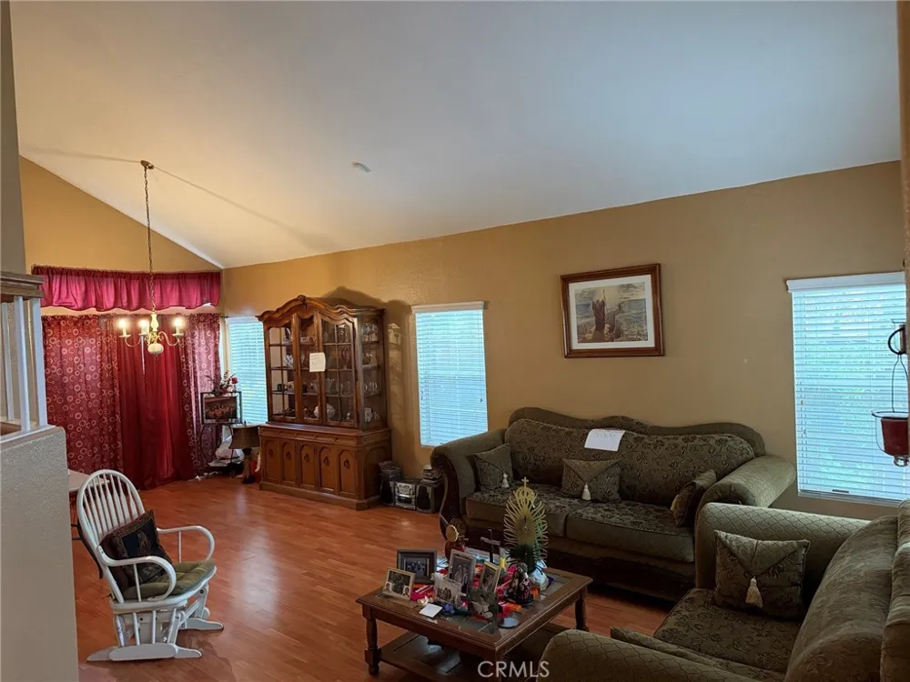 16799 Calle Pinata Moreno Valley, CA 92551