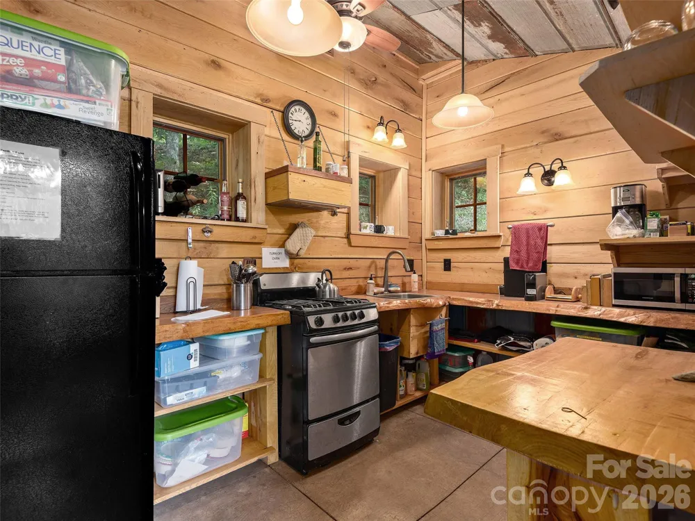 184 Sandys Home Place Mars Hill, NC 28754