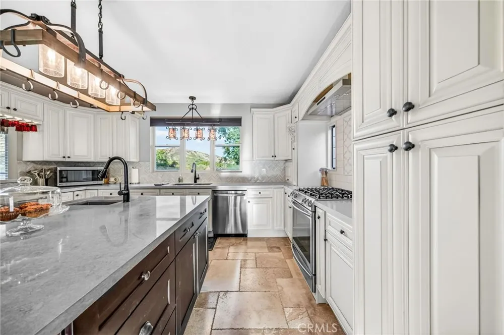 9312 Avenida Altura Bella Cherry Valley, CA 92223