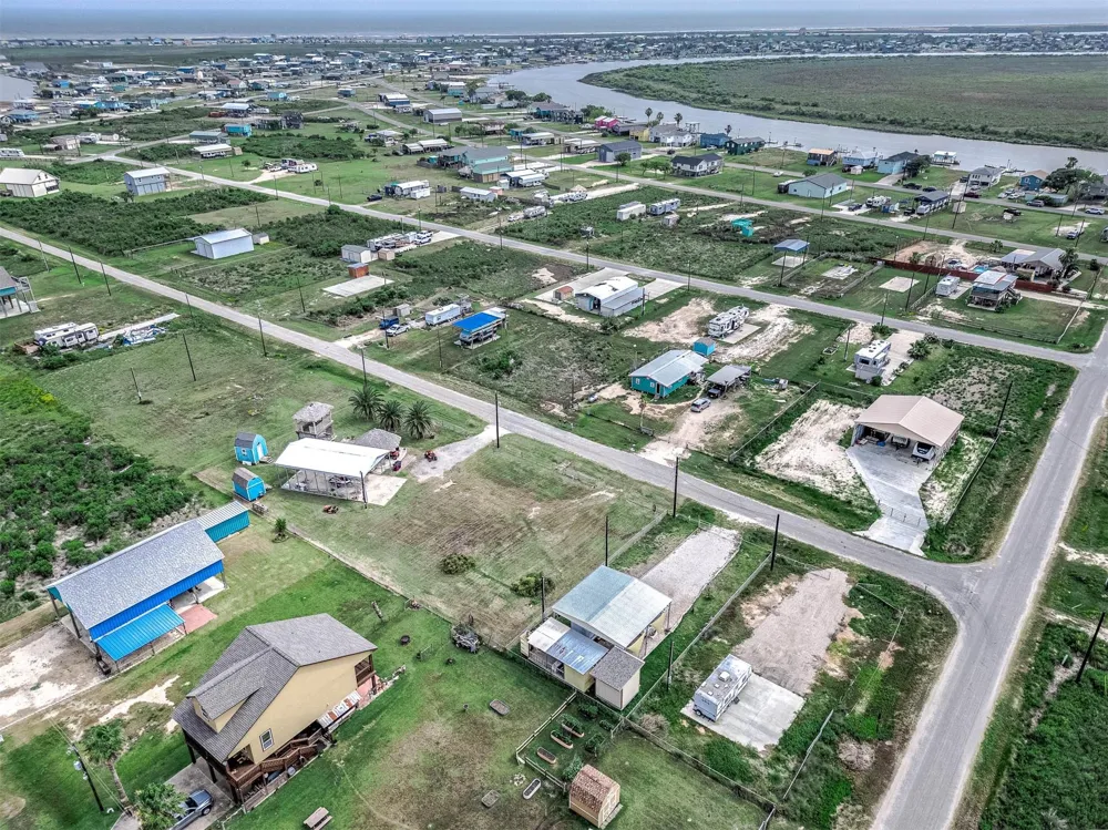 37 White Cap Street Sargent, TX 77414