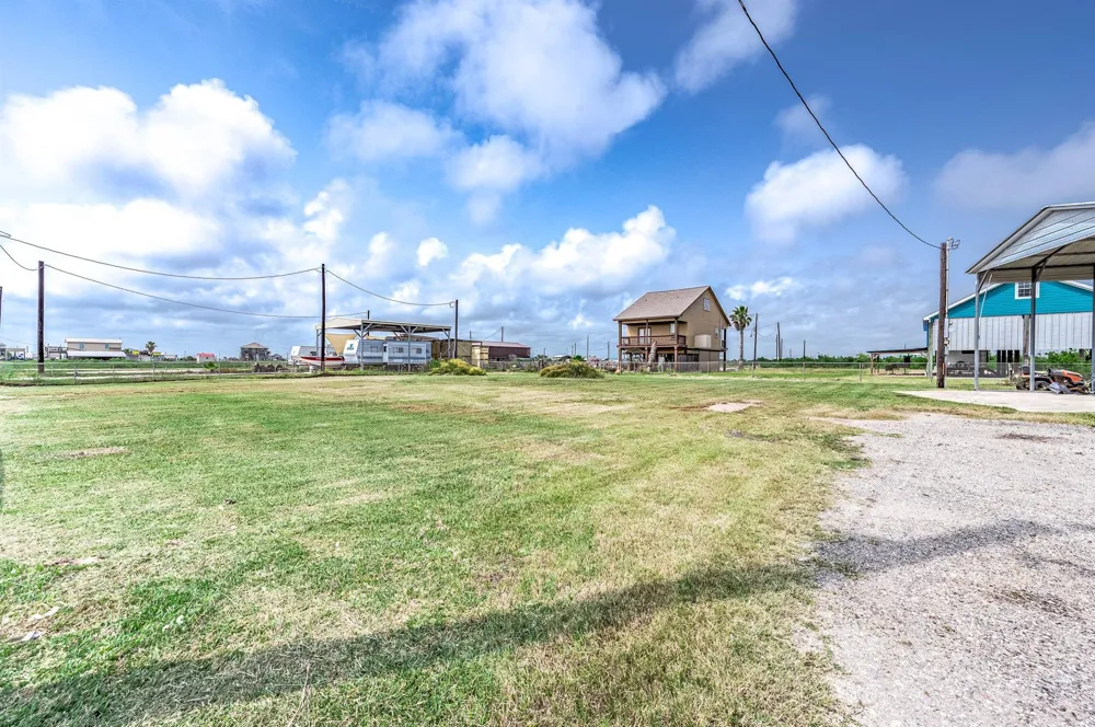 37 White Cap Street Sargent, TX 77414