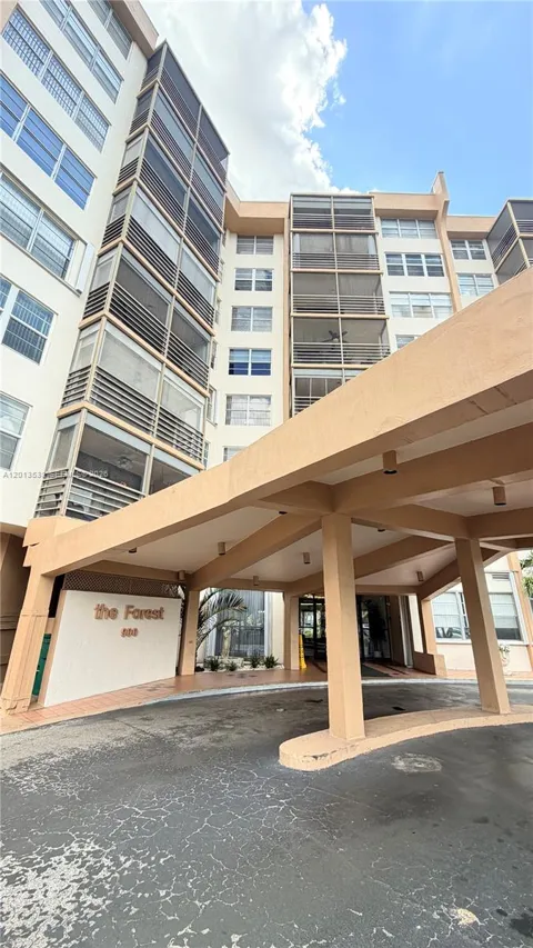 900 Saint Charles Pl #520