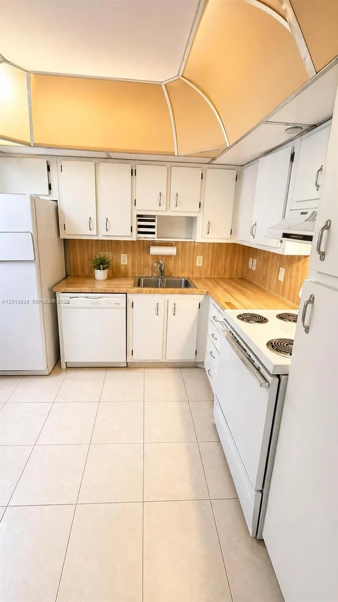 900 Saint Charles Pl #520 Pembroke Pines, FL 33026