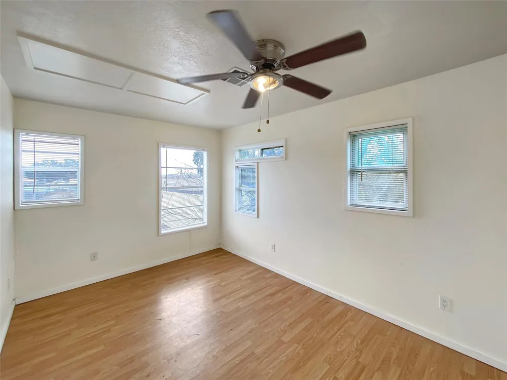 4815 8th Street Bacliff, TX 77518