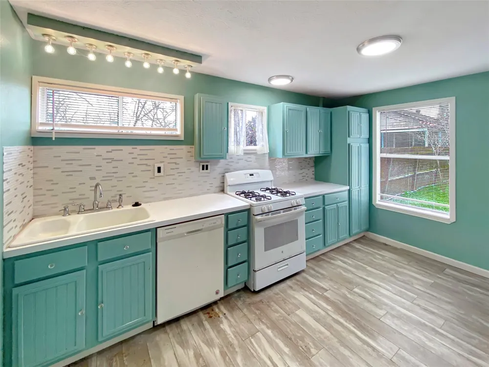4815 8th Street Bacliff, TX 77518