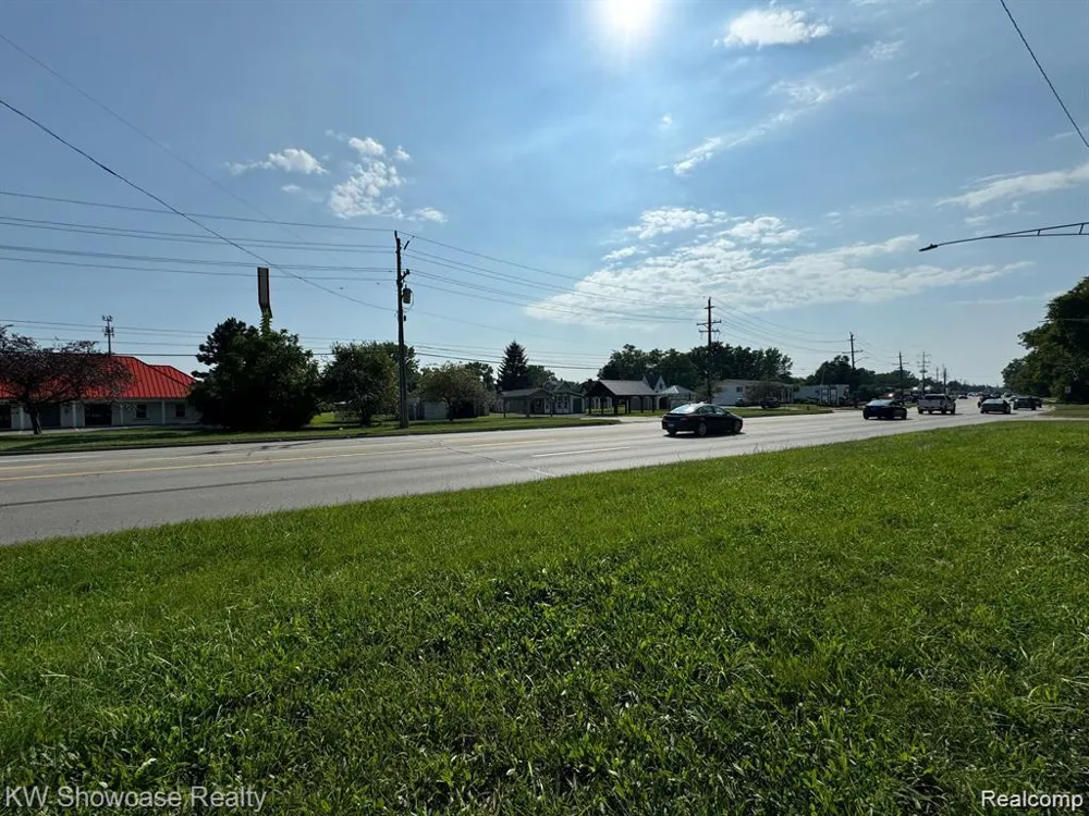 2830 Dixie Highway Waterford Charter Township, MI 48328