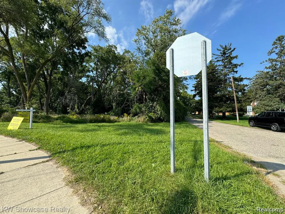 2830 Dixie Highway Waterford Charter Township, MI 48328