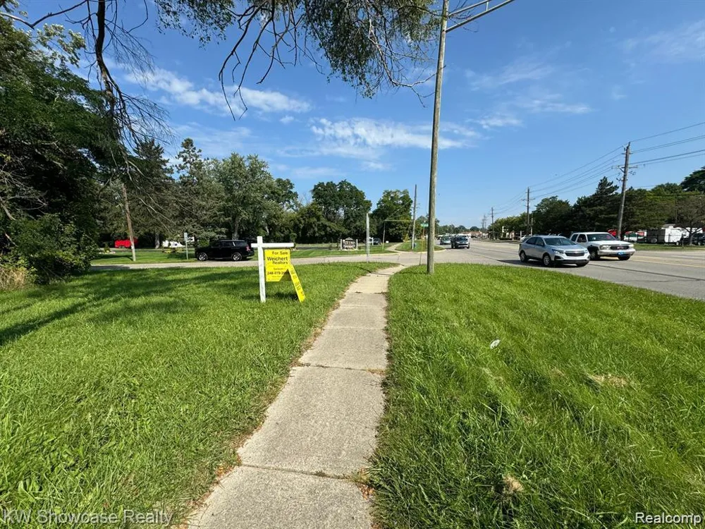 2830 Dixie Highway Waterford Charter Township, MI 48328