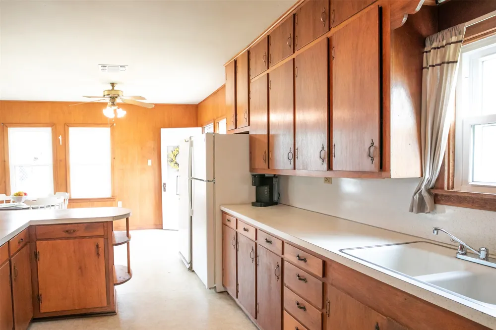 400 Brazos Street Burton, TX 77835