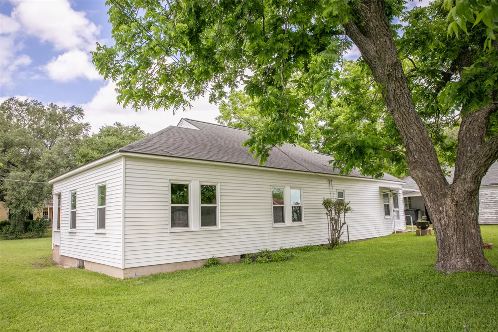 400 Brazos Street Burton, TX 77835