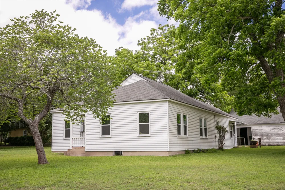 400 Brazos Street Burton, TX 77835