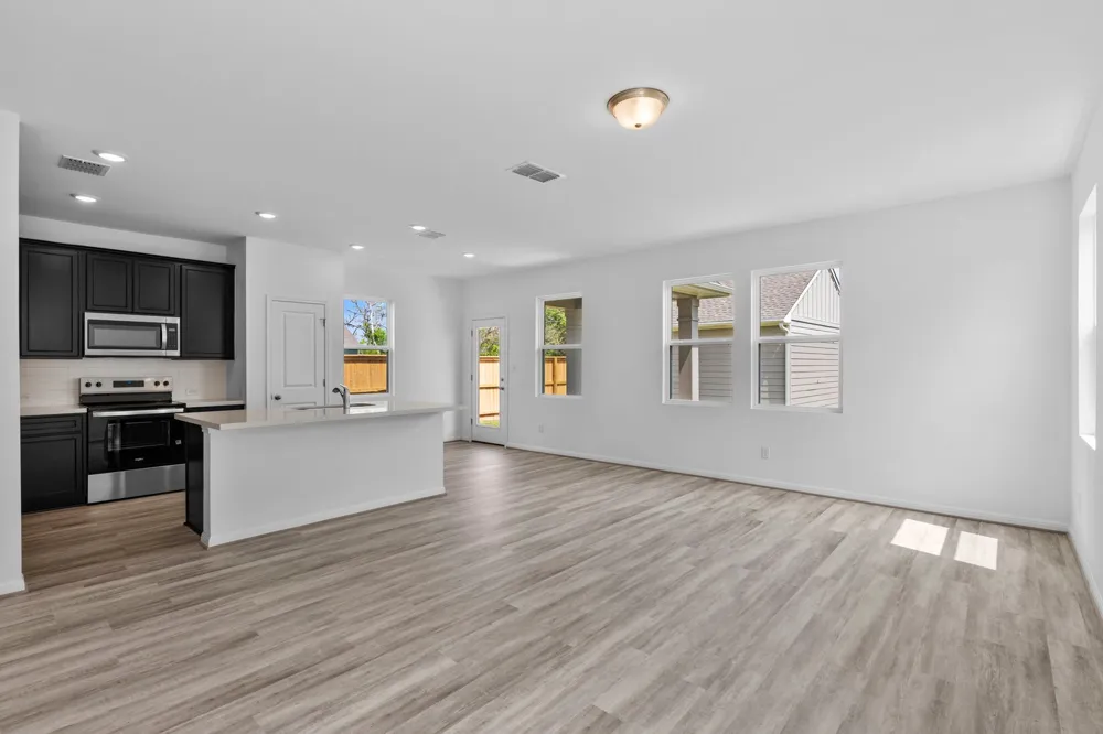 106 Pebblestream Pass Taylor, TX 76574