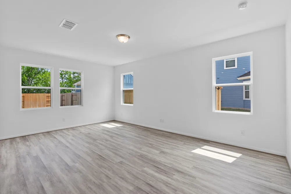 106 Pebblestream Pass Taylor, TX 76574