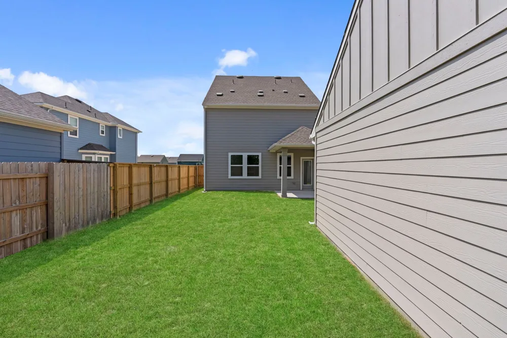 106 Pebblestream Pass Taylor, TX 76574