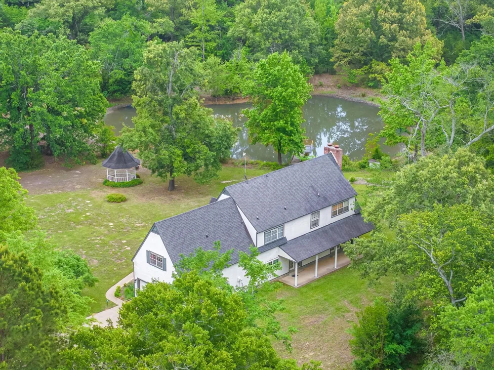 1434 Vz County Road 4519 Van, TX 75790