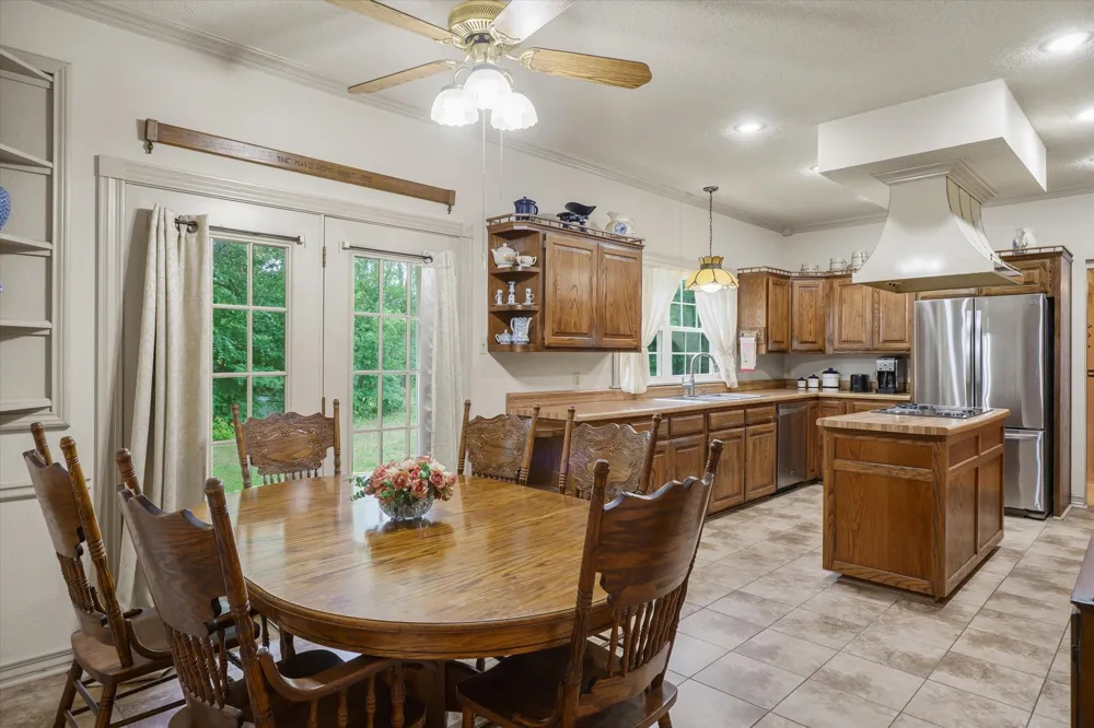 1434 Vz County Road 4519 Van, TX 75790