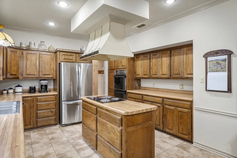 1434 Vz County Road 4519 Van, TX 75790