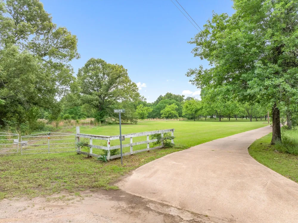 1434 Vz County Road 4519 Van, TX 75790