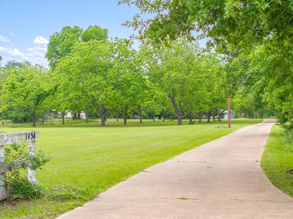 1434 Vz County Road 4519 Van, TX 75790