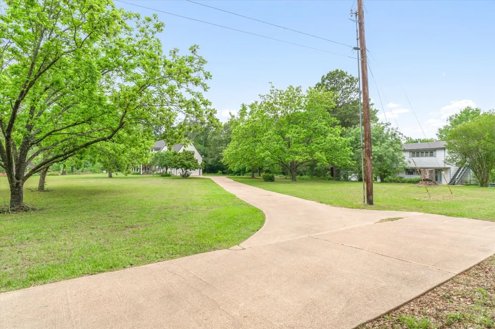 1434 Vz County Road 4519 Van, TX 75790