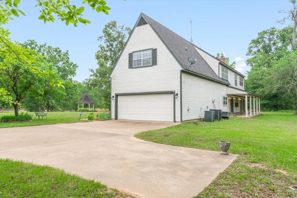1434 Vz County Road 4519 Van, TX 75790