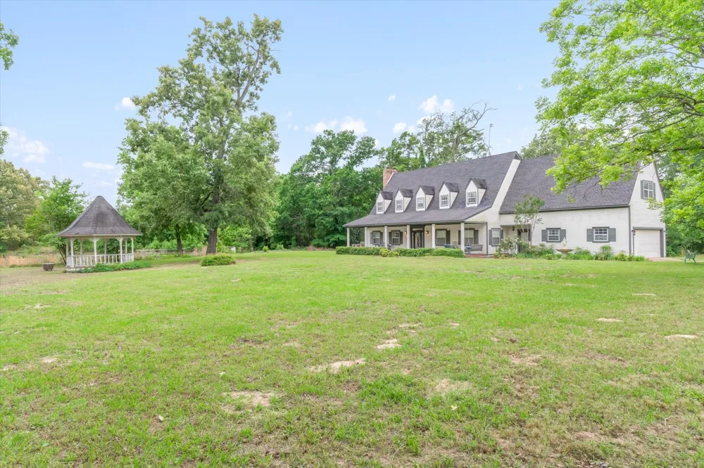 1434 Vz County Road 4519 Van, TX 75790
