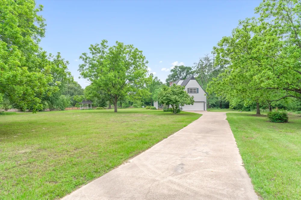 1434 Vz County Road 4519 Van, TX 75790