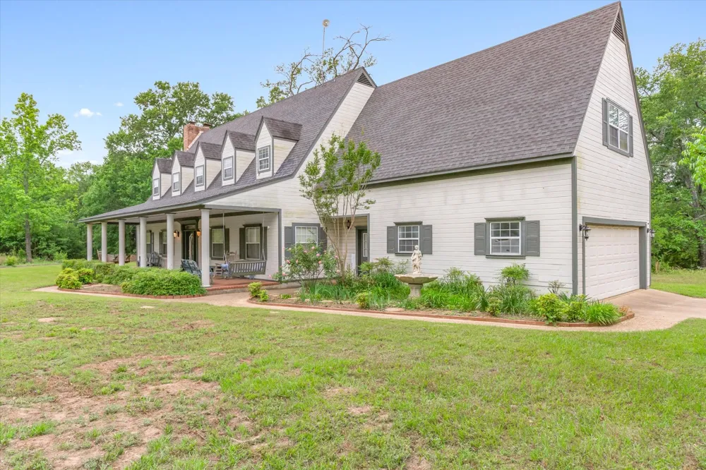 1434 Vz County Road 4519 Van, TX 75790