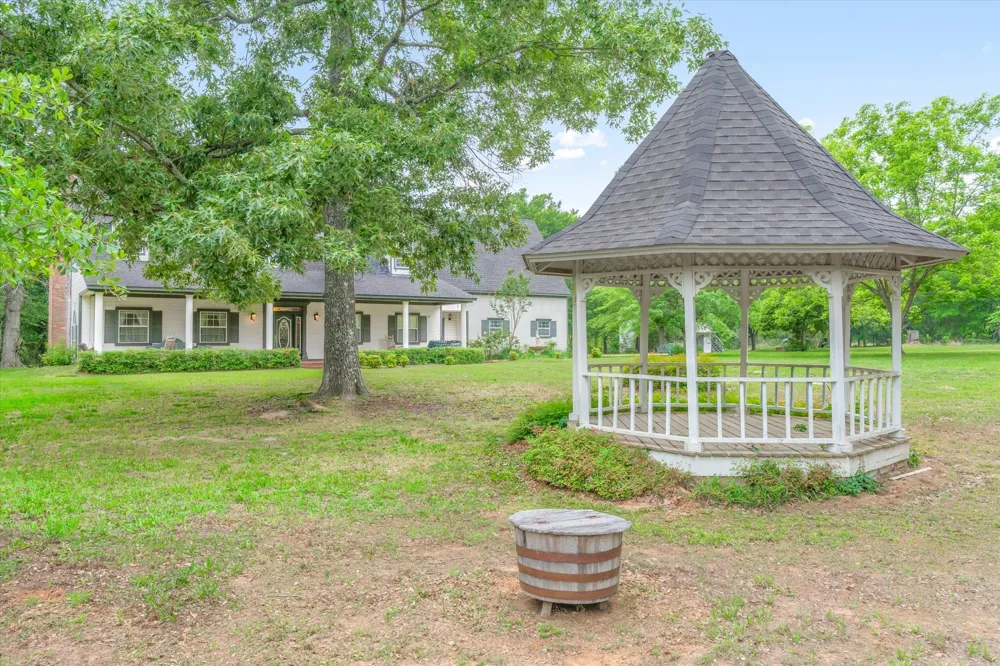 1434 Vz County Road 4519 Van, TX 75790