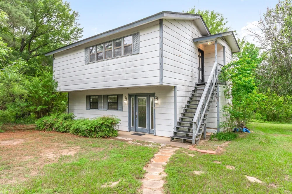 1434 Vz County Road 4519 Van, TX 75790