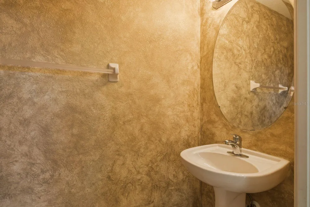 1405 RIDGE TERRACE Tarpon Springs, FL 34689