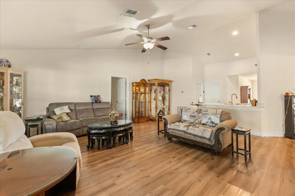 906 EDITH DRIVE Fruitland Park, FL 34731