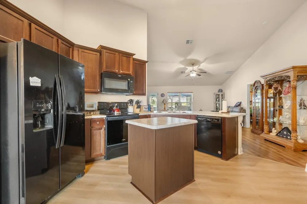 906 EDITH DRIVE Fruitland Park, FL 34731