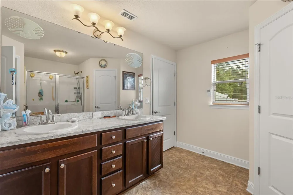 906 EDITH DRIVE Fruitland Park, FL 34731