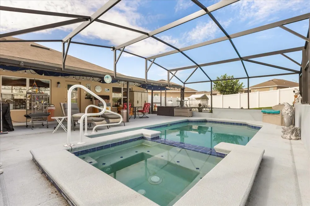 906 EDITH DRIVE Fruitland Park, FL 34731