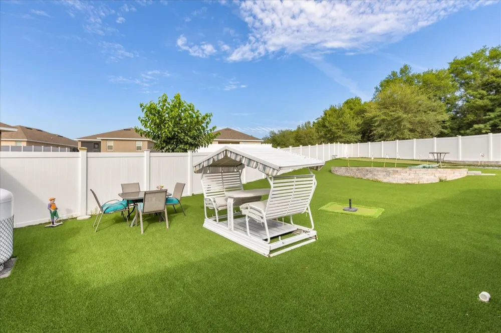 906 EDITH DRIVE Fruitland Park, FL 34731