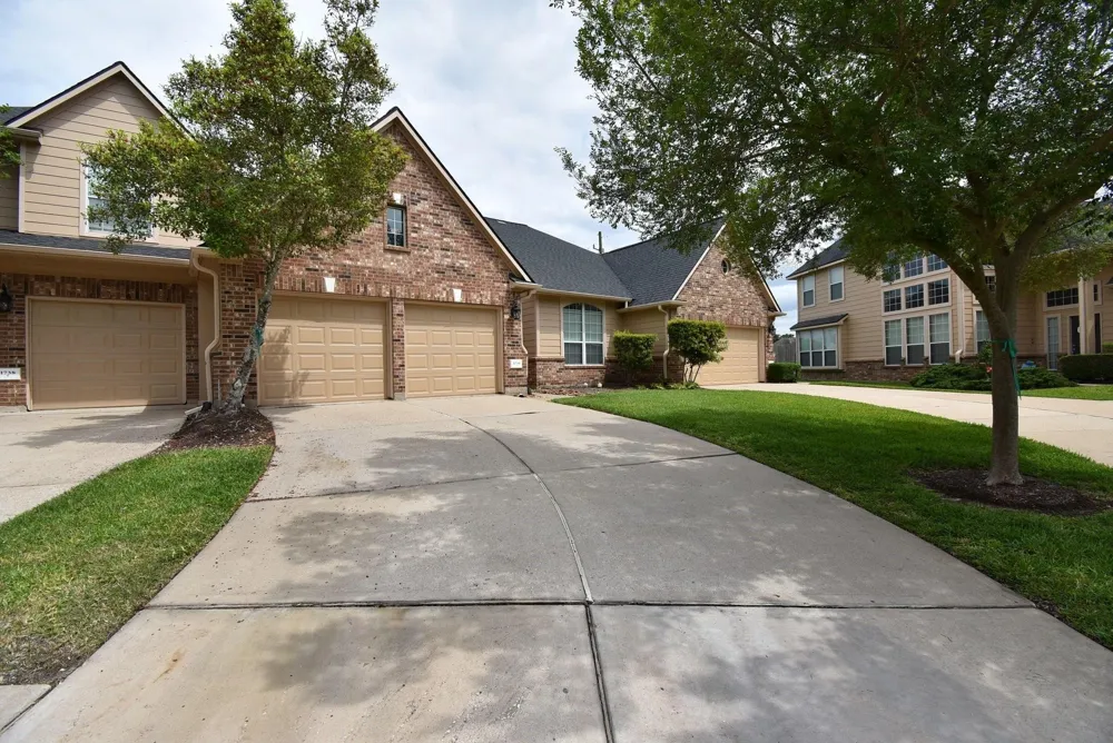 1734 Pepper Hill Lane Sugar Land, TX 77479