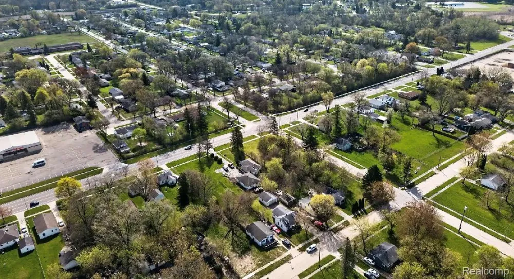 3261 Sheridan Avenue Saginaw City, MI 48601
