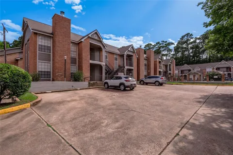 2402 Sycamore Avenue #E1