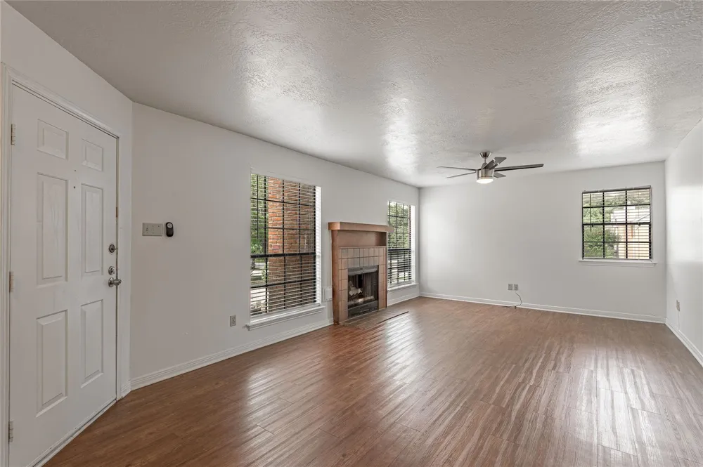 2402 Sycamore Avenue #E1 Huntsville, TX 77340