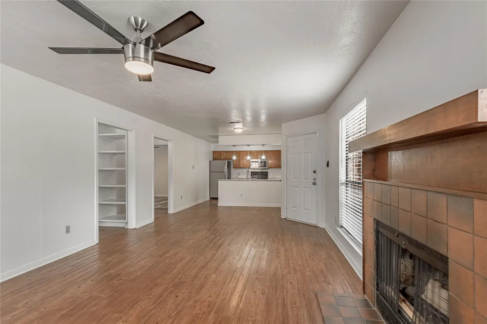 2402 Sycamore Avenue #E1 Huntsville, TX 77340