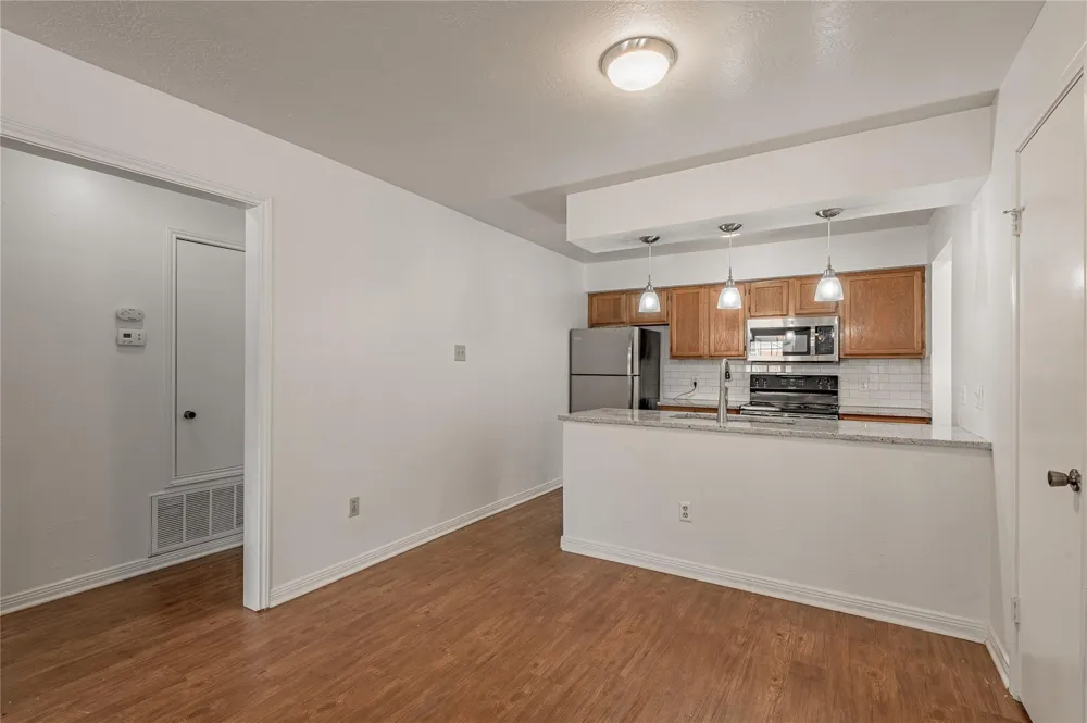 2402 Sycamore Avenue #E1 Huntsville, TX 77340