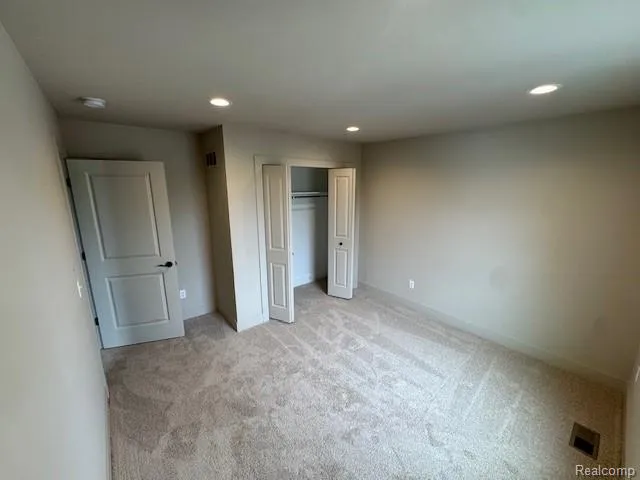 27305 Groveland Street Madison Heights City, MI 48071