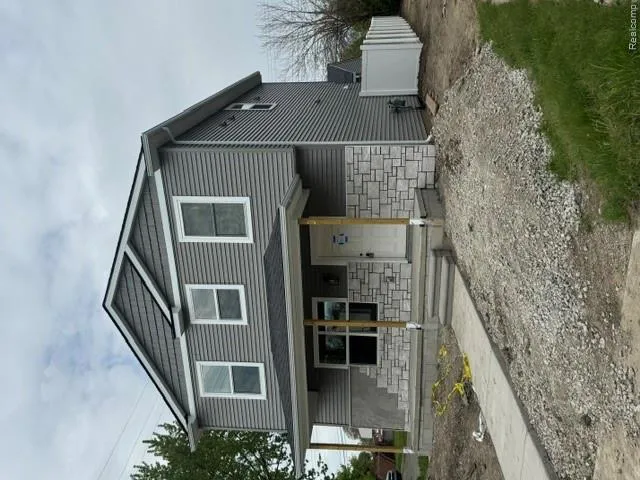 27305 Groveland Street Madison Heights City, MI 48071