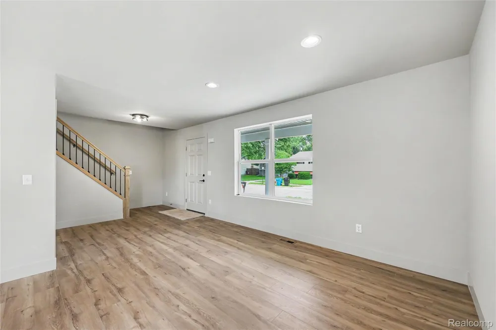 27305 Groveland Street Madison Heights City, MI 48071