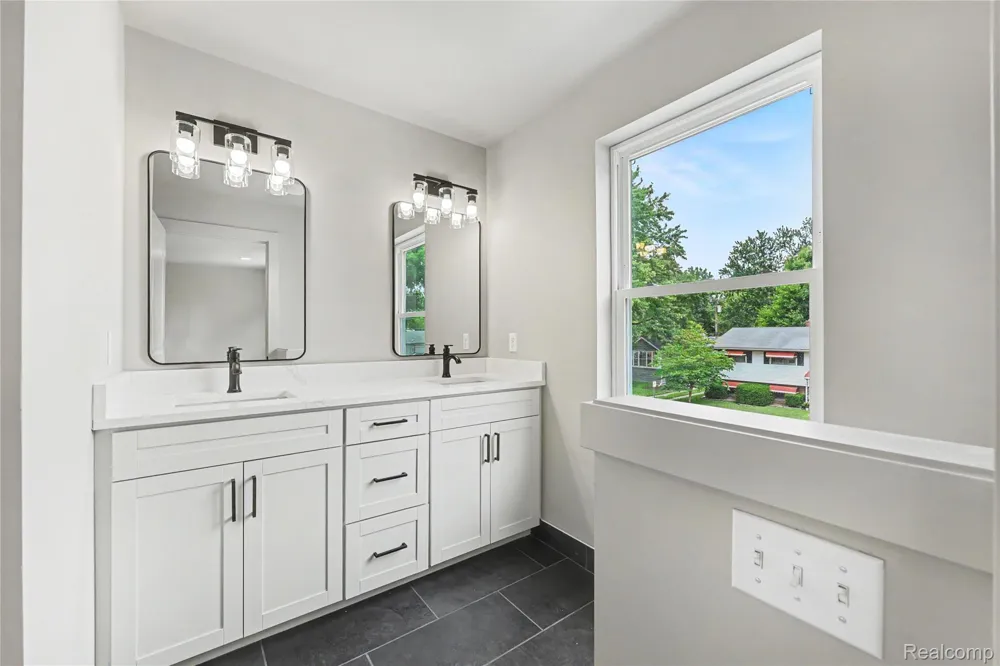 27305 Groveland Street Madison Heights City, MI 48071