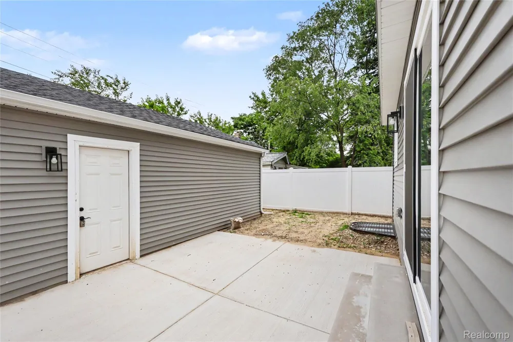 27305 Groveland Street Madison Heights City, MI 48071