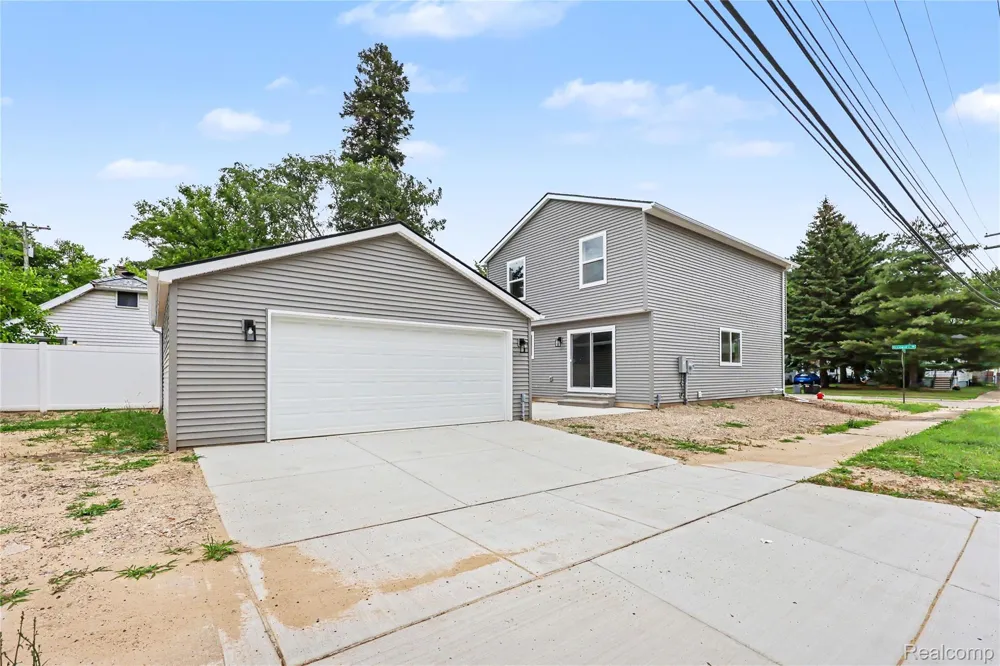 27305 Groveland Street Madison Heights City, MI 48071