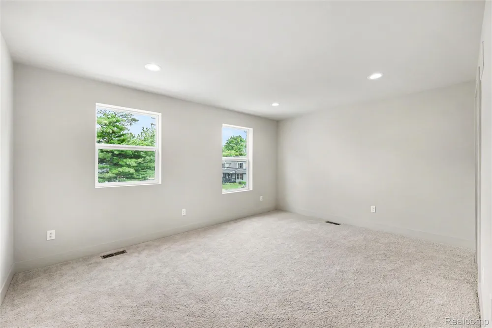 27305 Groveland Street Madison Heights City, MI 48071